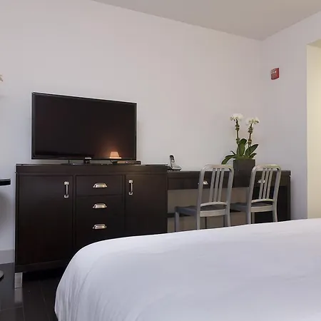 Metro Apartments
